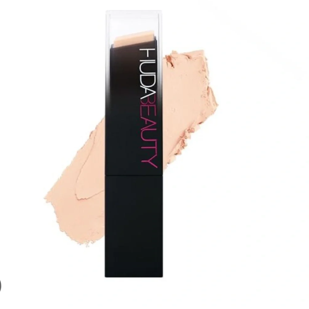 ⚡️🐣HUDA BEAUTY Milkshake 100B FauxFilter Foundation Stick